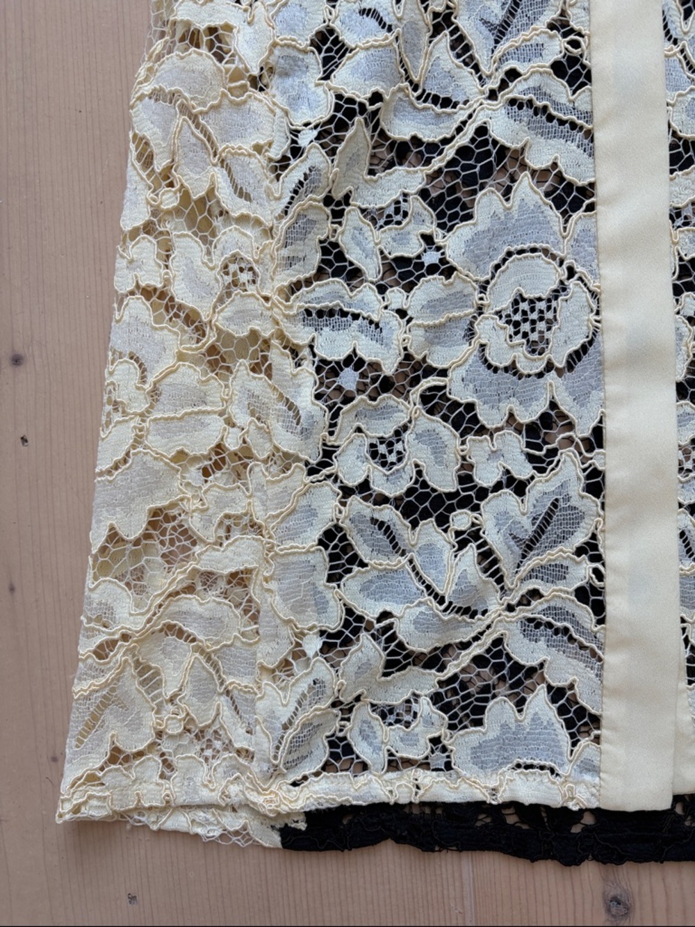 Sandro Black & Cream Floral Lace Sleeveless Button Down Top - Large - Picture 2 of 8